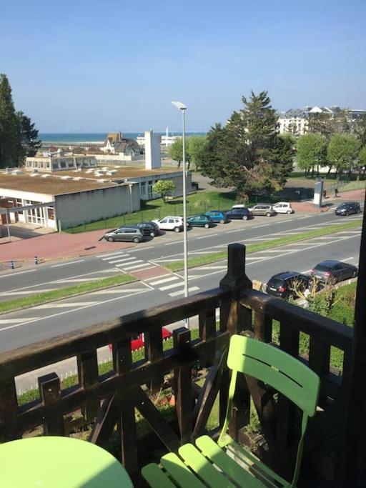 Апартаменты Les Embruns - Le Balcon - 2Eme Etage Довиль Экстерьер фото