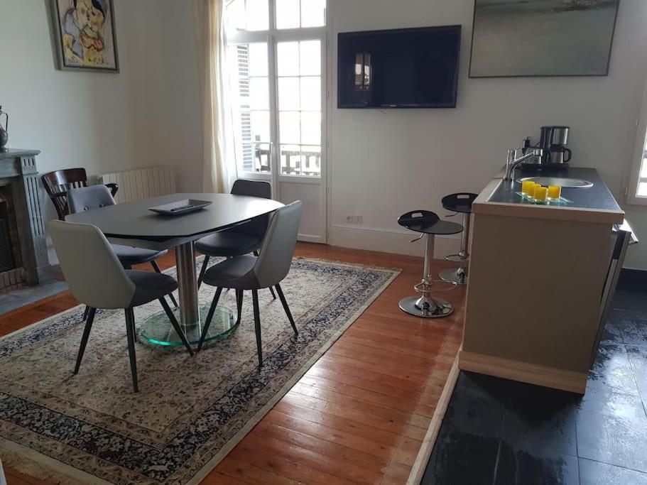 Апартаменты Les Embruns - Le Balcon - 2Eme Etage Довиль Экстерьер фото